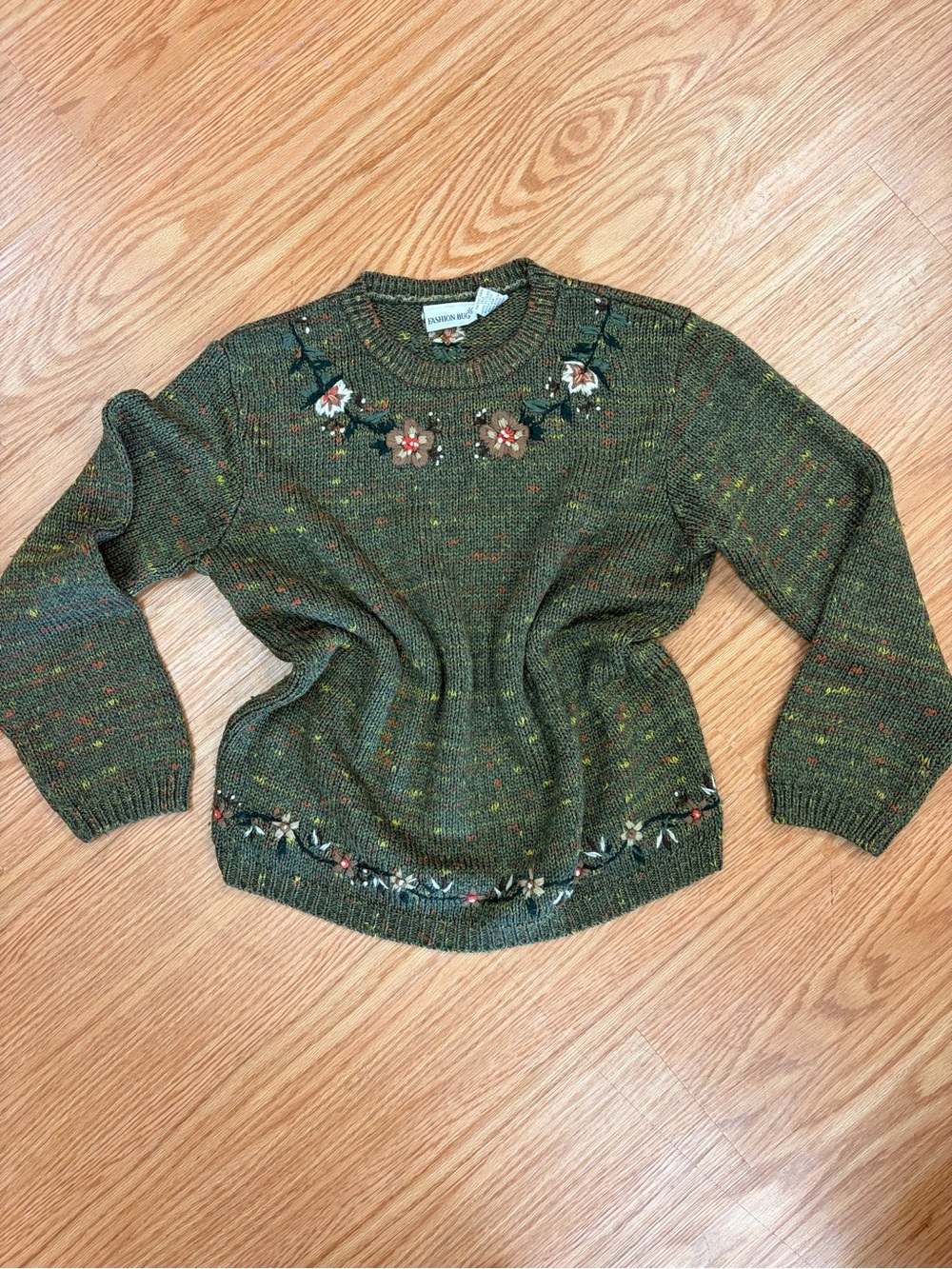 Vintage 90’s/00’s Fashion Bug Green Floral Embroidered Knit Sweater